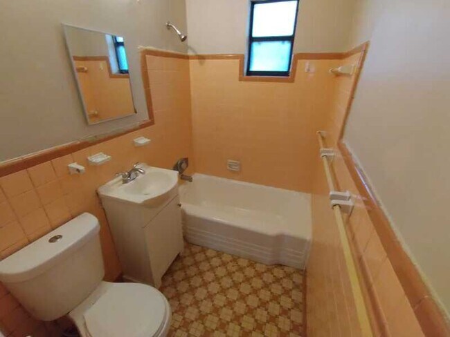 Foto del edificio - 3312 Lowell Ave