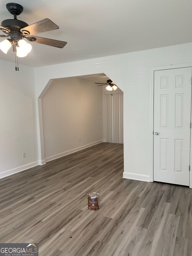 Foto del edificio - 695 Douglas Dr