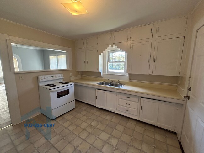 Foto del edificio - 1006 Nelson Blvd