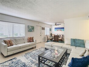 Building Photo - 4625 Bayshore Dr