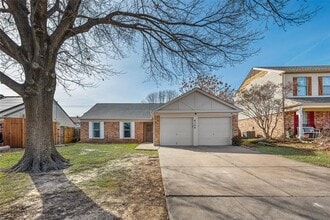 Building Photo - 4154 Emerson Dr