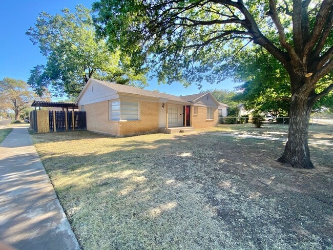 Building Photo - NOW PRE-LEASING FOR JULY: 4 bed 2 bath 2car garage in Tech Terrace