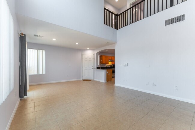 Building Photo - Charming 3BR/2.5BA with High Ceilings, Sta...