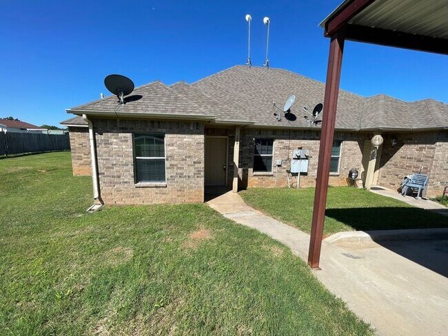 Foto del edificio - (( SUMMER SPECIAL!!)) Lovely 3/2 Duplex Ho...