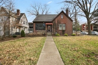 Building Photo - 713 W Green St