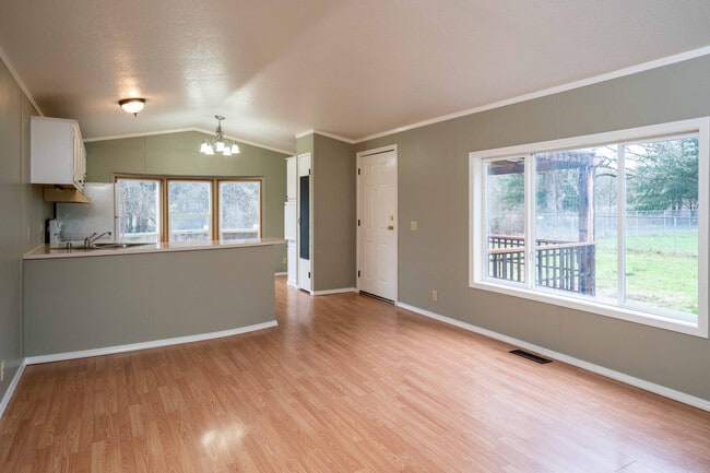 Building Photo - Country Living on a Private Acreage in Camas  - 2 Bedroom 1 Bath Manufactured Home