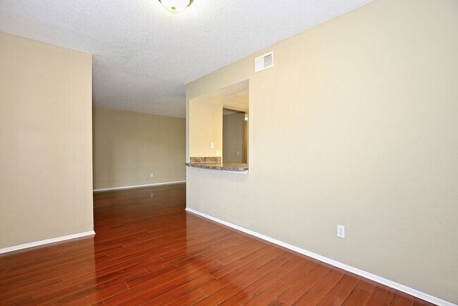 Foto del edificio - Beautiful 2/2 Condo with Full Lawn Care Included Located in Hawthorne Village – Orlando!