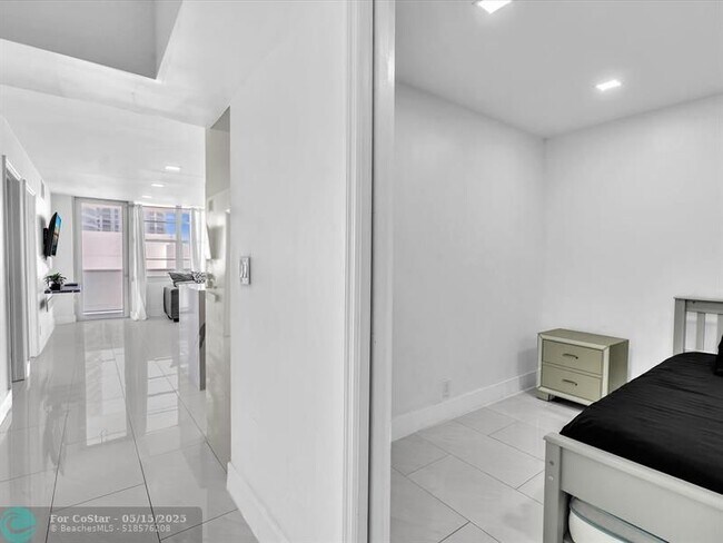 Foto del edificio - 3725 S Ocean Dr
