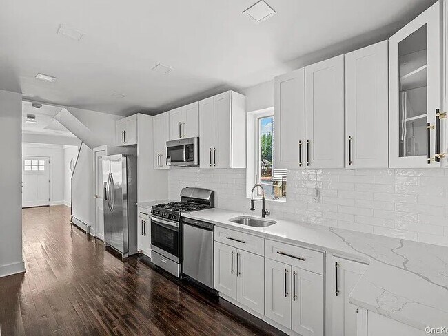 Foto del edificio - 916 Clarence Ave