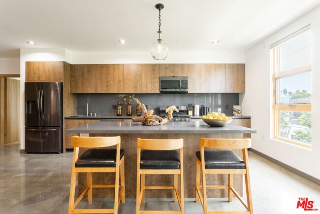 Foto del edificio - 547 N Sweetzer Ave