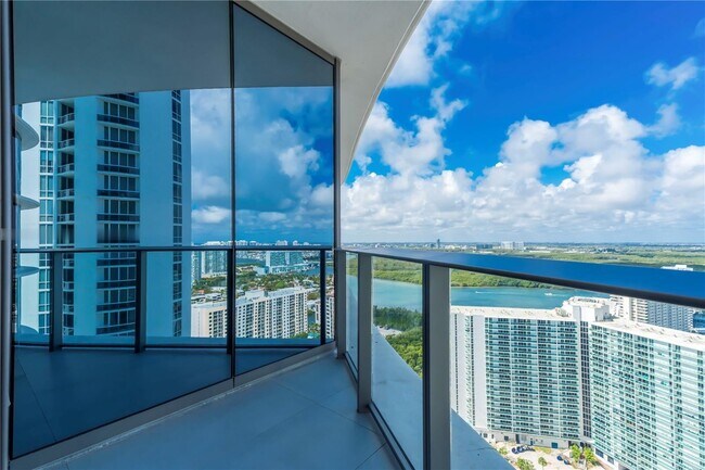 Foto del edificio - 15701 Collins Ave