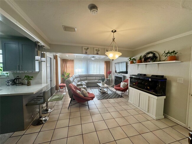 Building Photo - 421 SW 31st Ave