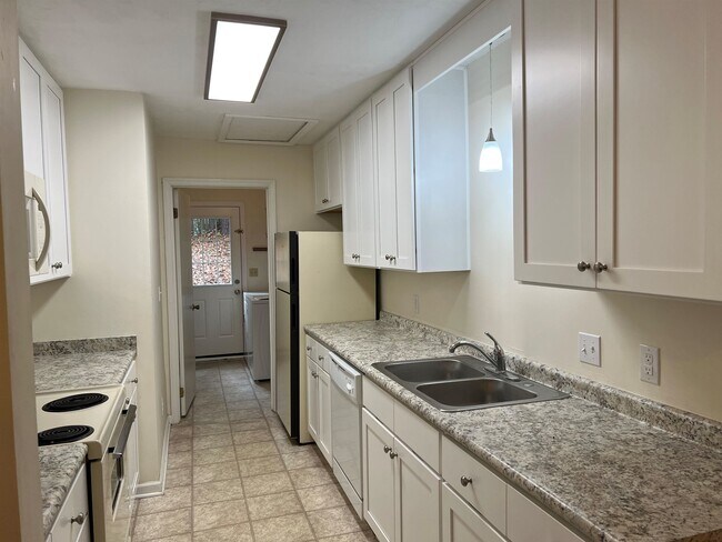 Building Photo - 2424 Talco Hills Dr