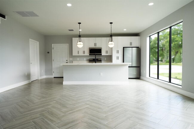 Building Photo - 333 NW 41st St