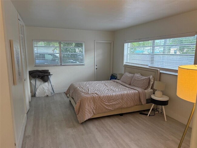 Foto del edificio - 1638 Plunkett St