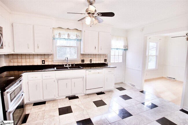 Building Photo - 114 Canebrake Dr