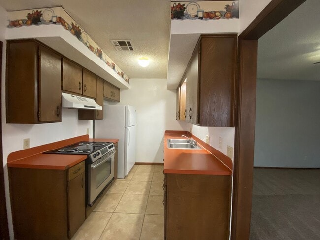 Foto del edificio - 2115 W Oak Ave