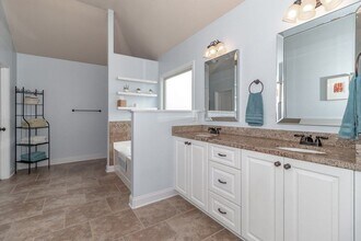 Building Photo - 5461 Everlook Cir