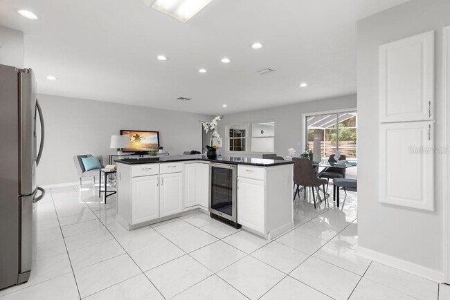 Foto del edificio - Remodeled Pool Home Located in the Very De...