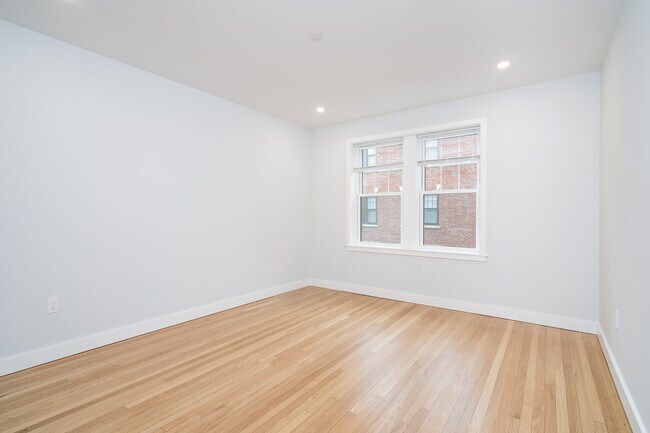 Building Photo - 19 A Forest St
