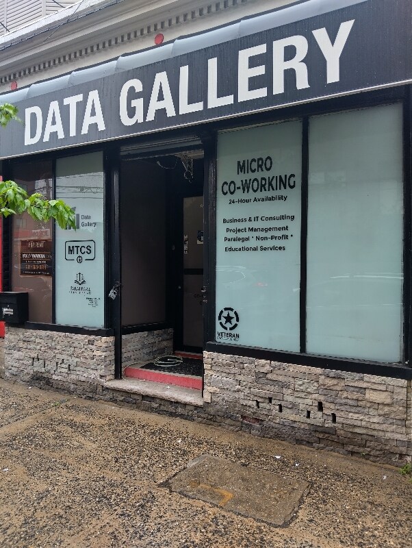 Foto principal - 235 Ave E