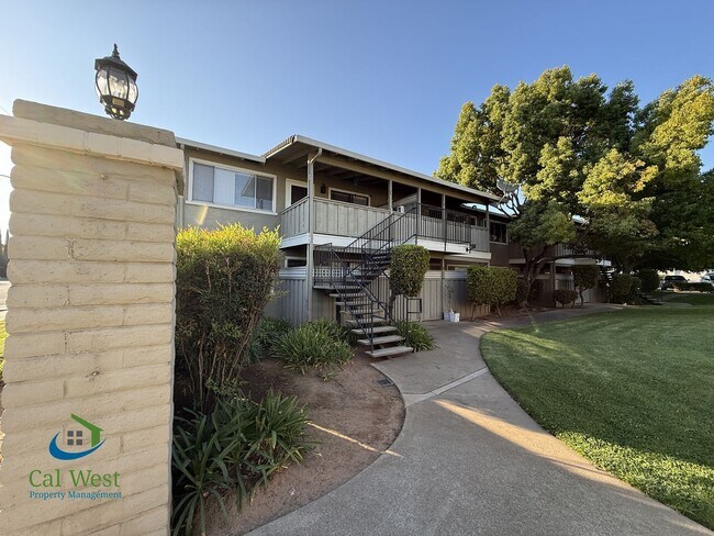 Foto del edificio - $2600 - 2 Beds/1 Bath Updated Condo in Gilroy