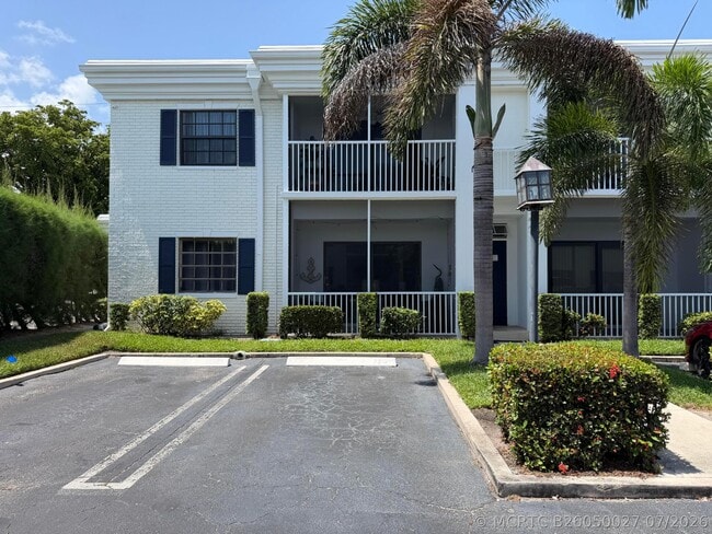 Building Photo - 180 Cypress Club Dr