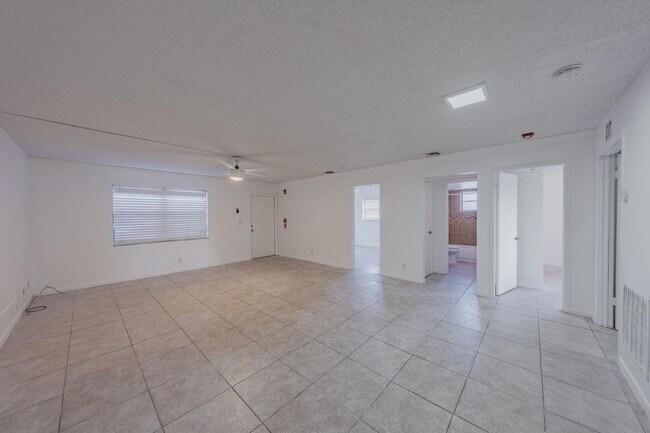 Foto del edificio - 8507 Sunset Dr