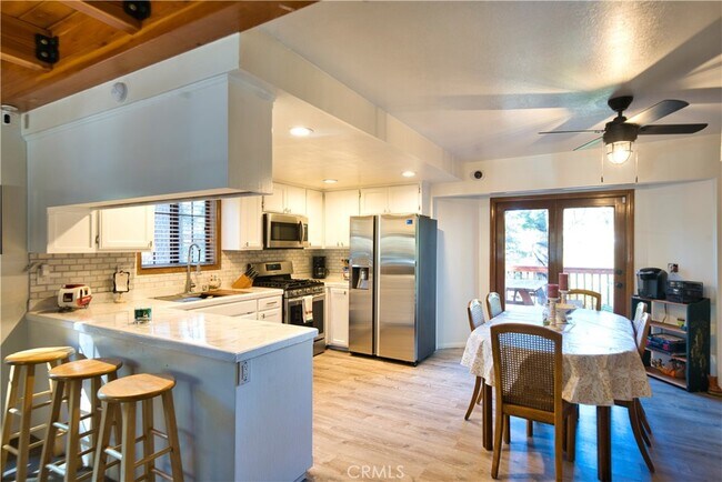 Foto del edificio - 31644 Christmas Tree Ln