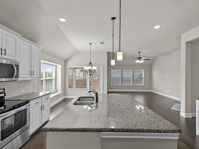Building Photo - 3924 Fox Run Dr