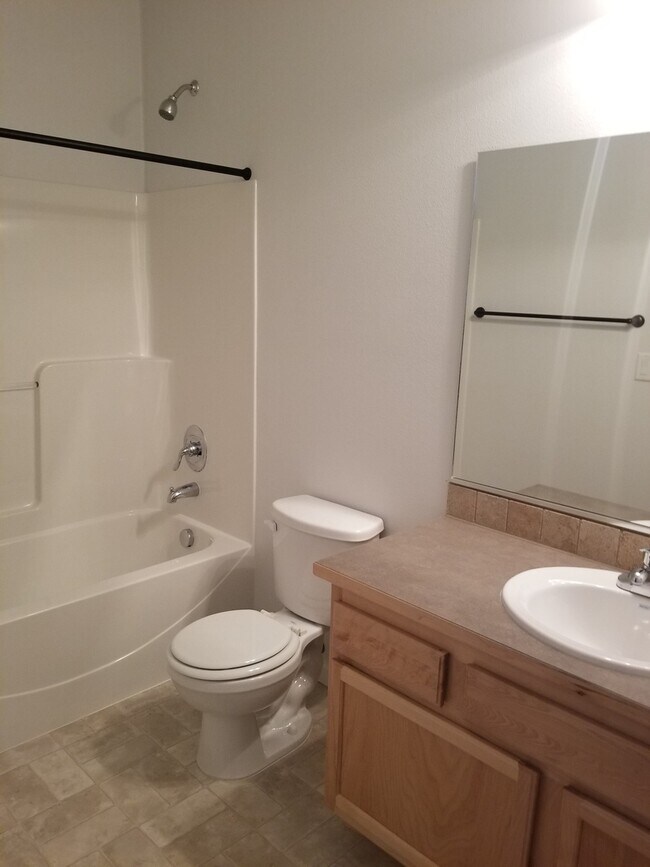 Building Photo - Beautiful Single-Level Living in a Desirable Spokane Community - New pictures coming soon!