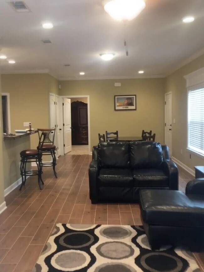 Foto del edificio - 200 S Elm St