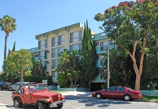 Building Photo - Over 1,000 SF at Kings Road Arms