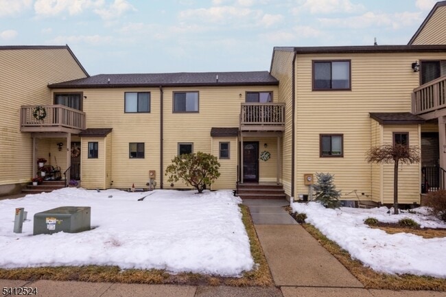 Building Photo - 7 Lake Ct