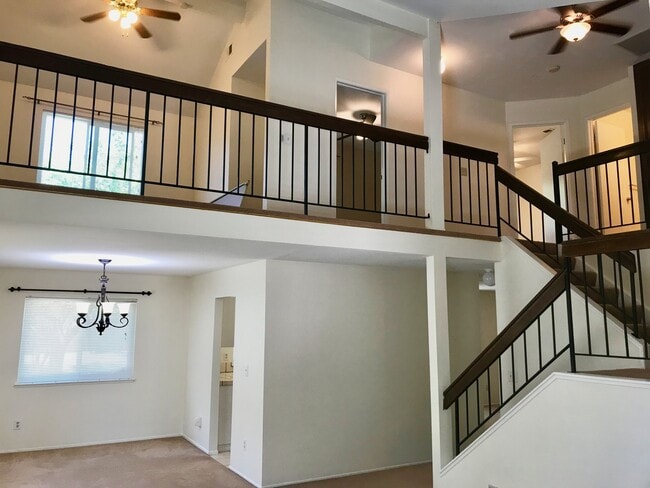 Building Photo - SOLAR POWERED 3 Bedroom 2 bath with large ...