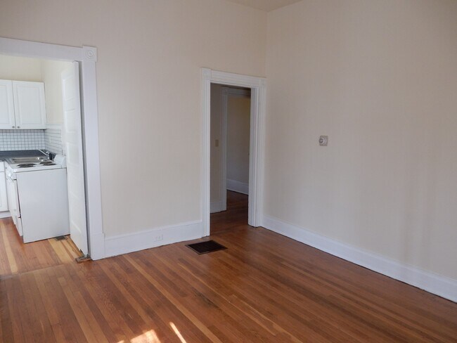 Building Photo - Walnut/379