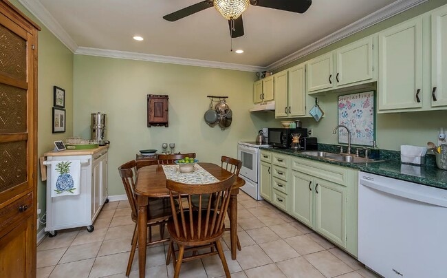Building Photo - 1124 Greentree Ct