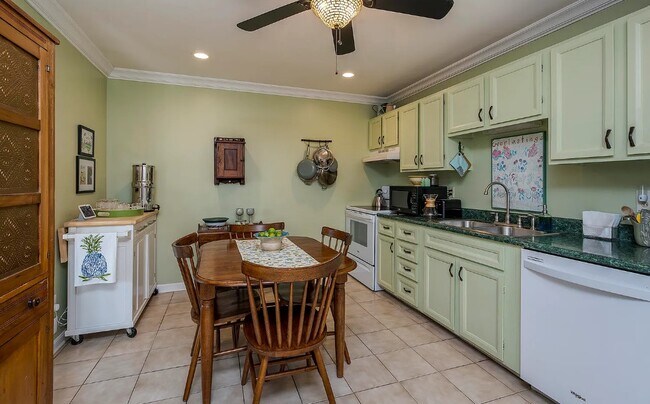 Foto del edificio - 1124 Greentree Ct
