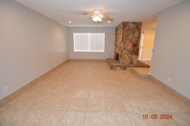Foto del edificio - 208 Windsong St