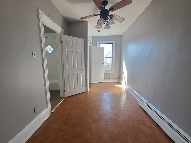 Foto del edificio - 145 Claremont Ave