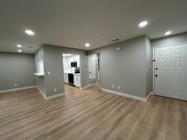 Foto del edificio - Sophisticated 2BR Walnut Creek Residence –...