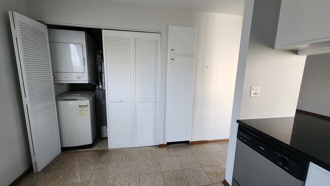 Building Photo - 130 Crestwood Ct