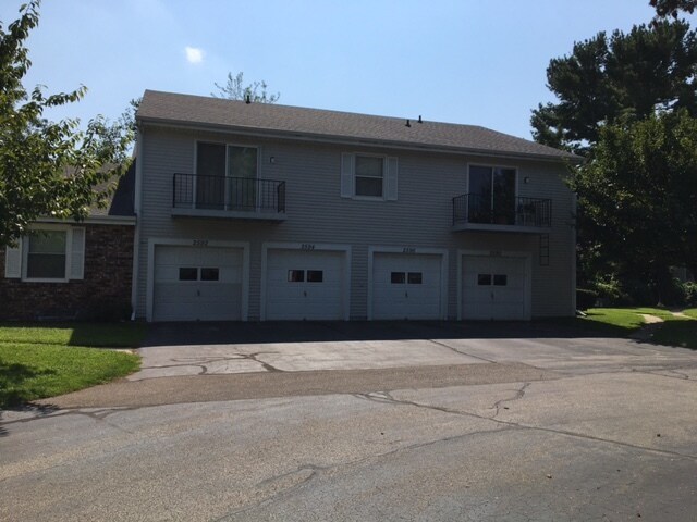 Garage entry - 2594 Cherrywood Ct