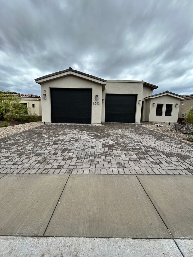 Building Photo - Beautiful Furnished Pool Home!