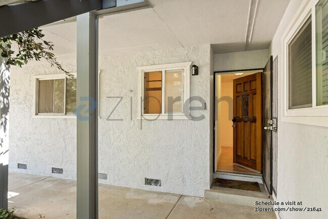 Foto del edificio - 14245 Lora Dr