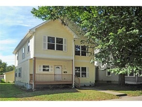 Building Photo - 1065 23rd Ave SE