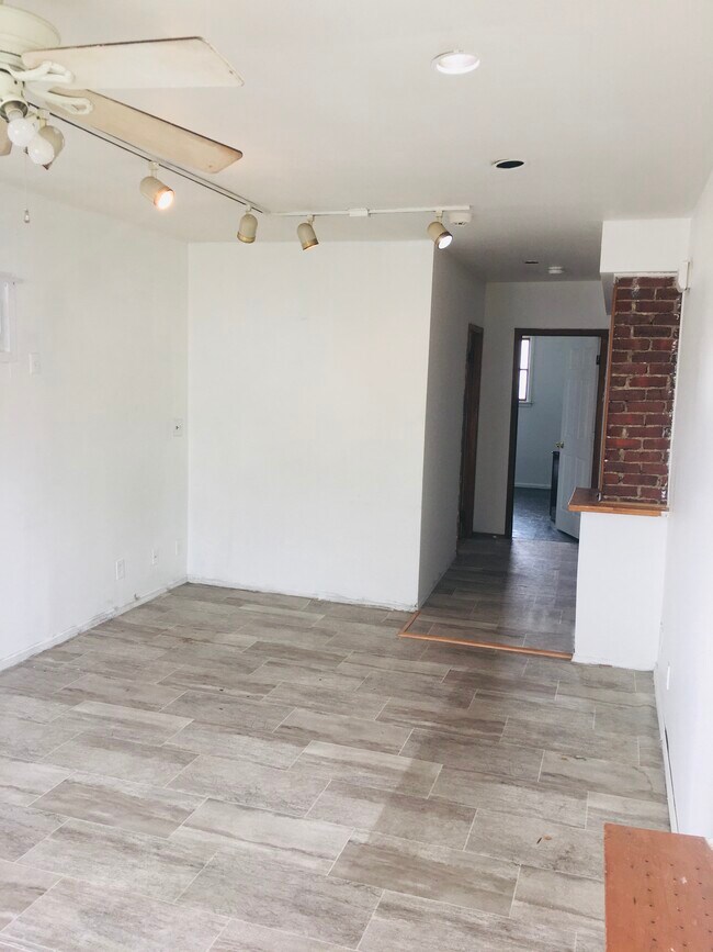 Building Photo - 212 Simonson Ave