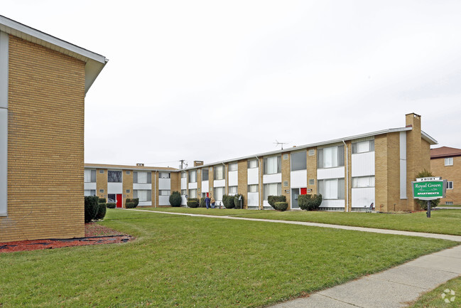 Building Photo - Royal Green Apartments