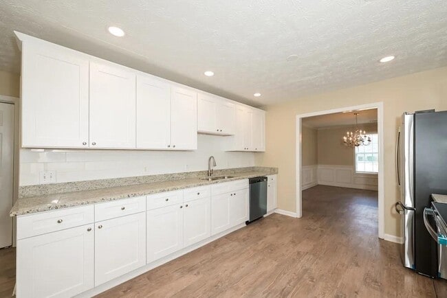 Building Photo - 2991 Lenora Springs Dr
