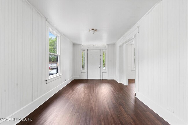 Foto del edificio - 1052 E 10th St